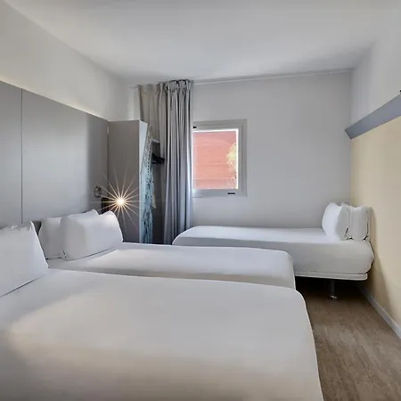 Ξενοδοχείο Girona 2