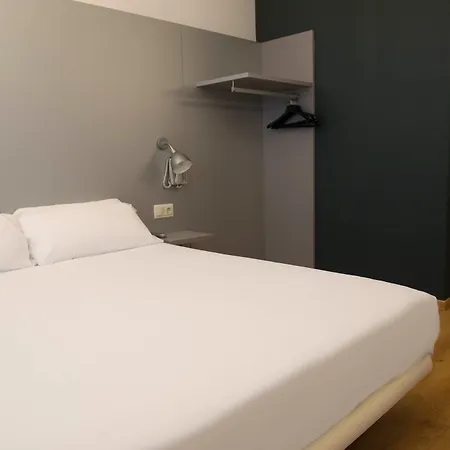Hotell Girona 2 2*