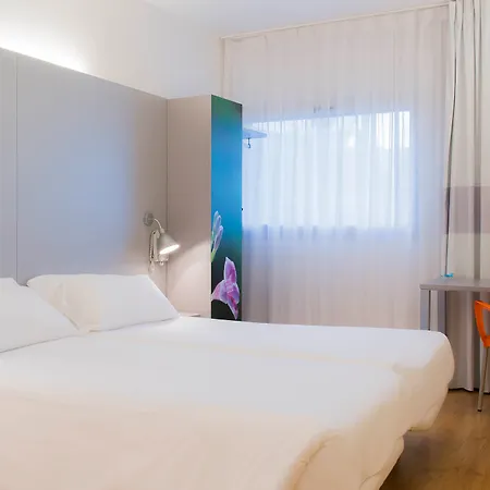 Girona 2 2* Сальт