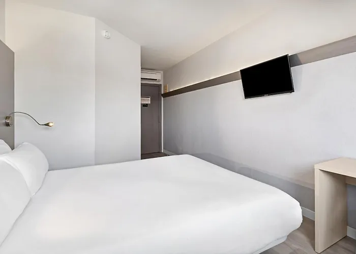 Girona 2 מלון 2*