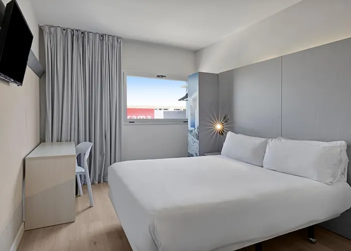 Girona 2 מלון 2*