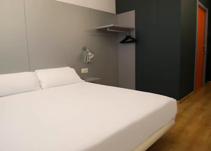 Otel Girona 2 2*